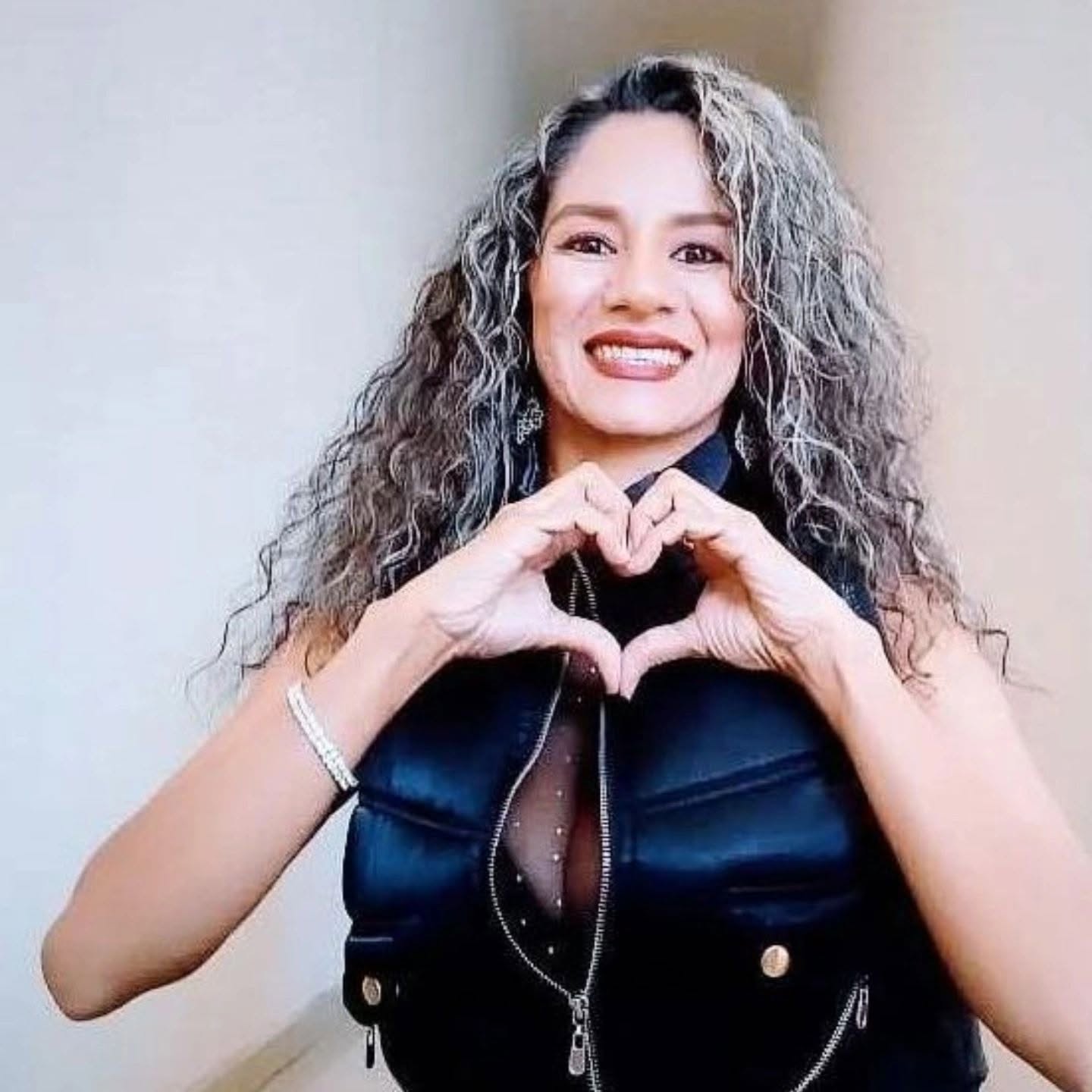 Yesenia Espain - Canalizadora Angelical